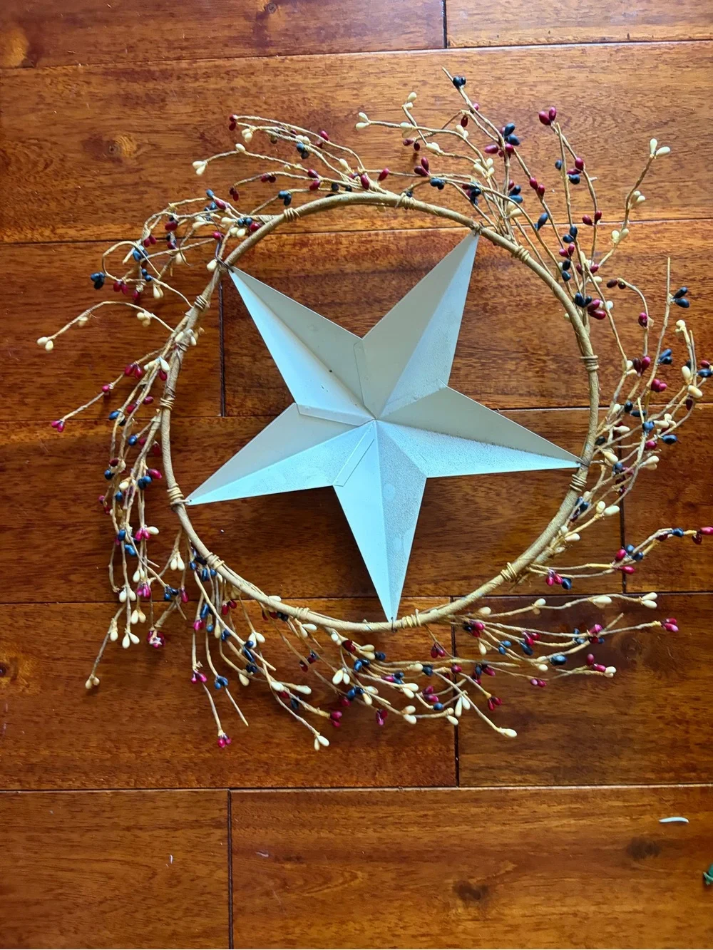Decorative White Star Wreath with Berry Garland - Home Holiday